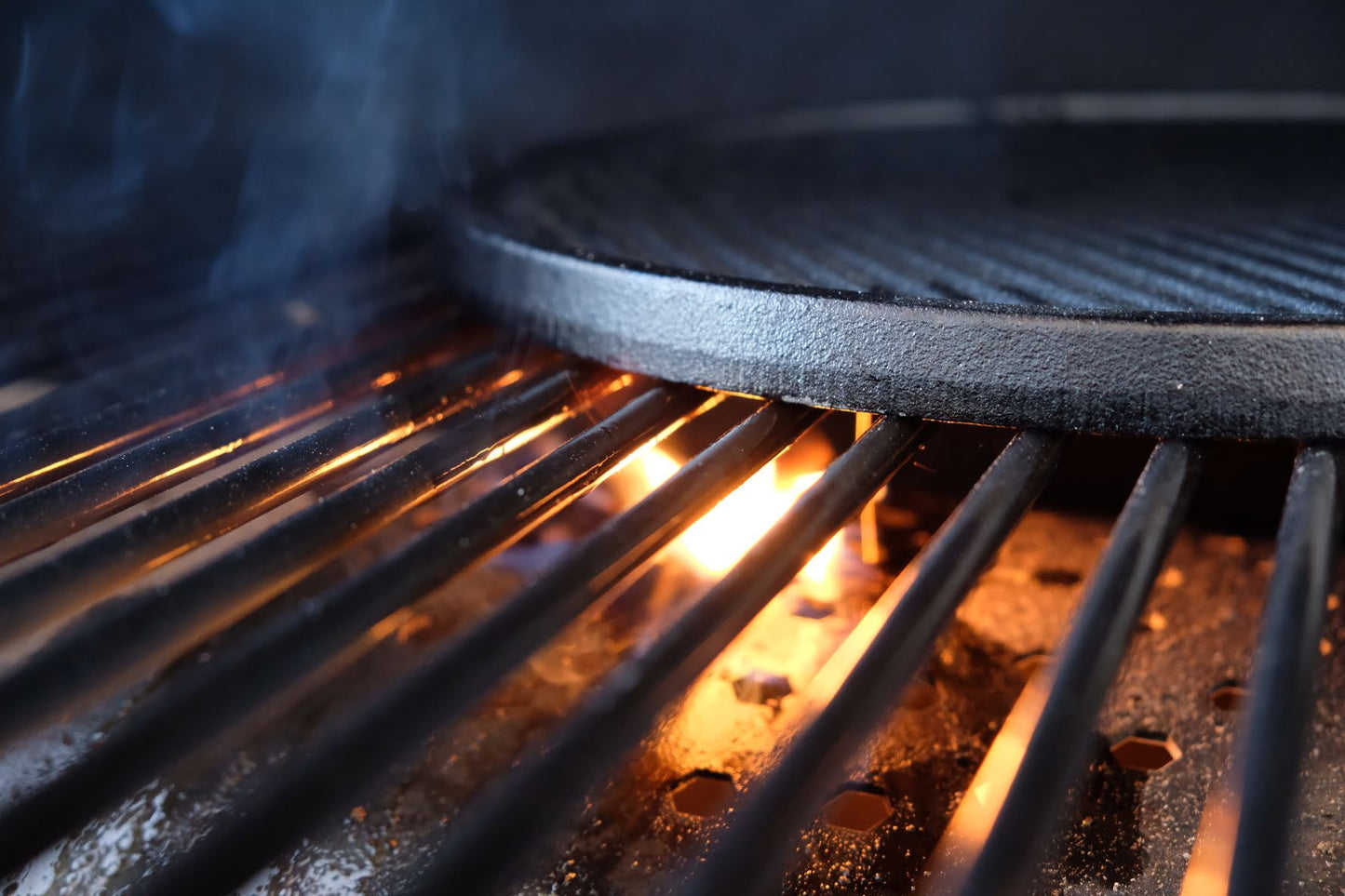 Plancha grill plate made of cast iron, cast plate 32 cm double-sided